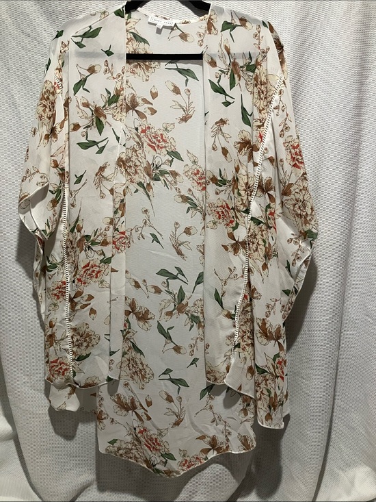 emory park Accessories - Emory Park Floral Top in White, Green, Tan